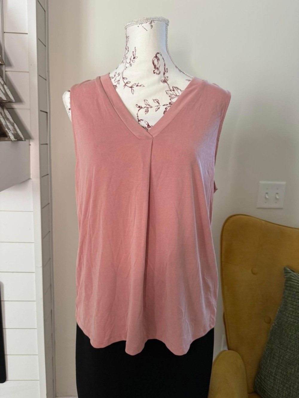 Double Zero Rose Pink V-Neck Sleeveless Tank Top
